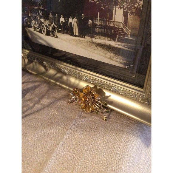 NWT Enameled Flower Brooch Pin Honey Beige & Carmel With Rhinestones BEAUTIFUL! - Picture 7 of 16